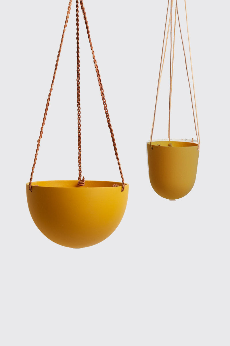 Capra block colour dome hanging pot
