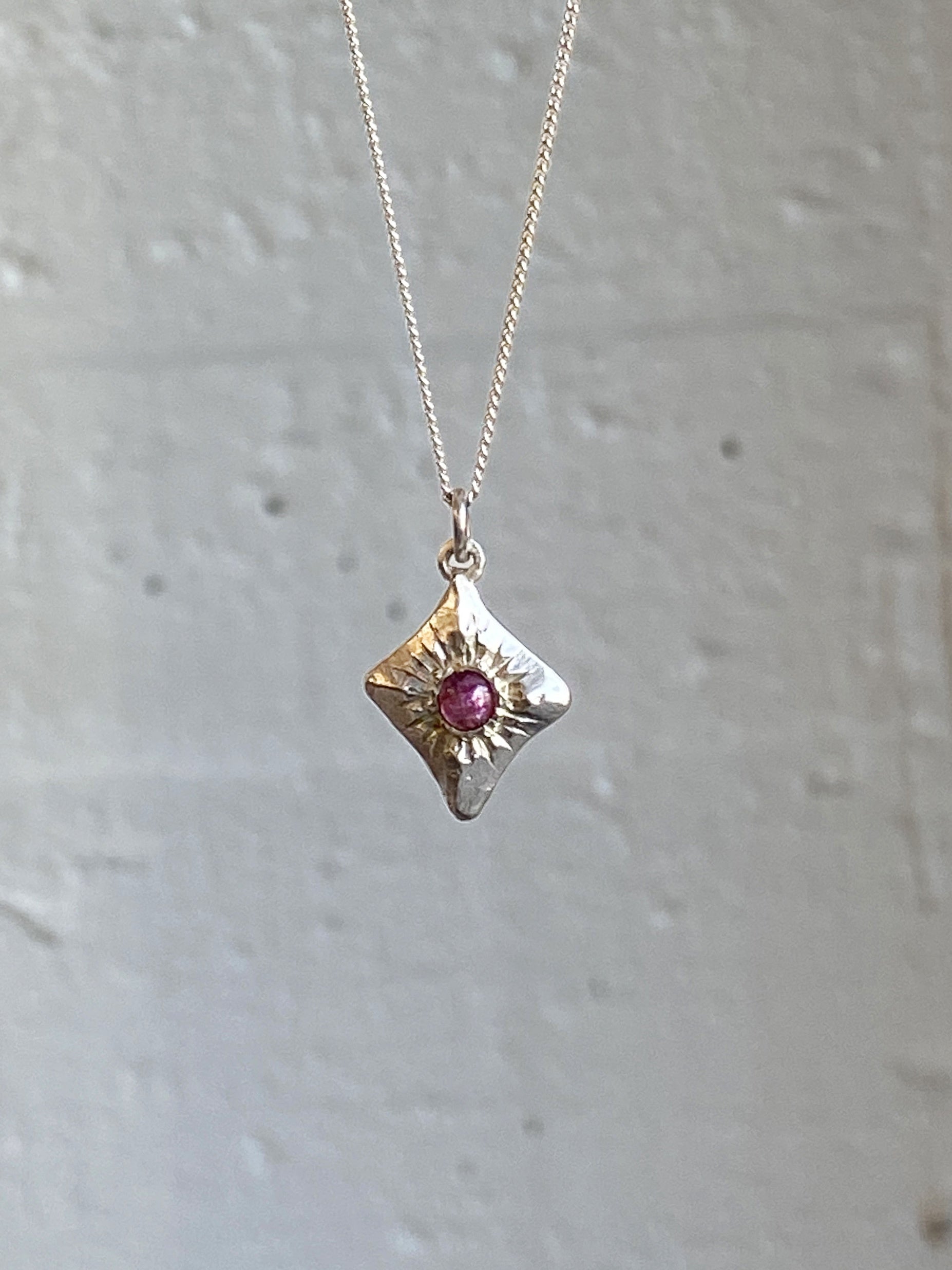 Vosso Honour pendant with pink tourmaline