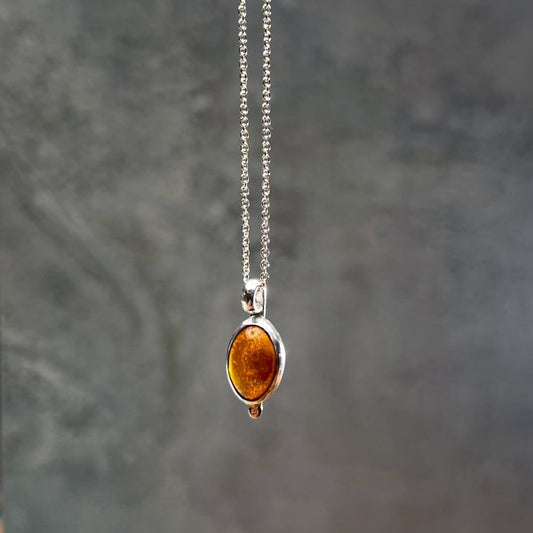 Vosso amber tiny drop necklace