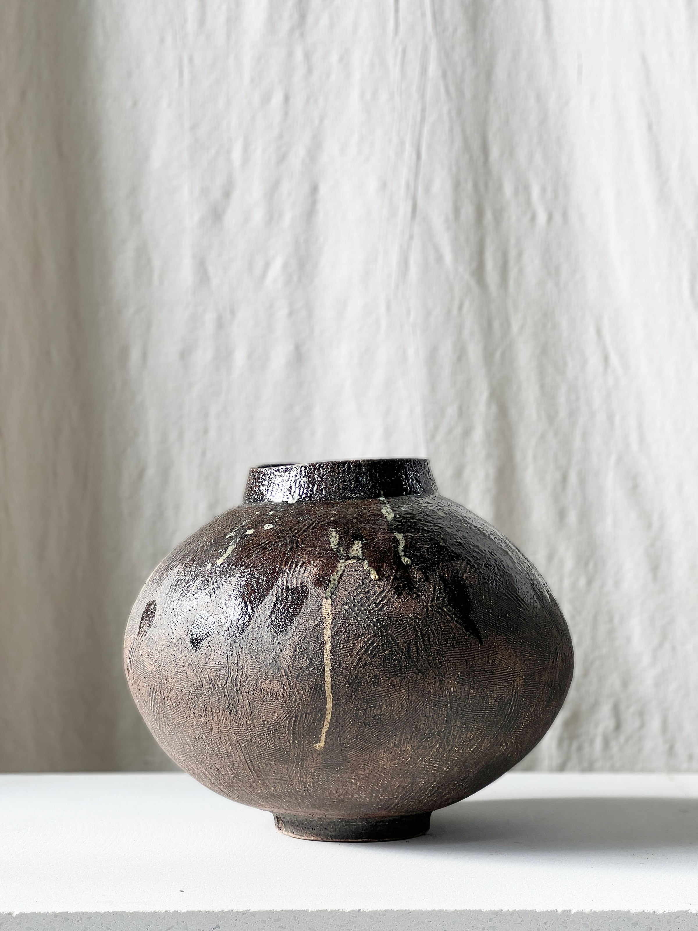Darkness- In the shadow of the tōtara Vase